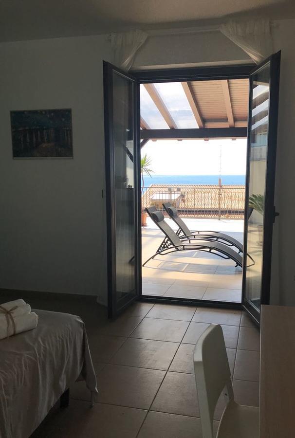 Appartamento Gambero Beach Santa Teresa Di Riva Bagian luar foto